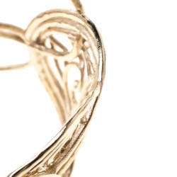 مملوكة مسبقًا  سوار شانيل CC عريض ذهبي غير لامع