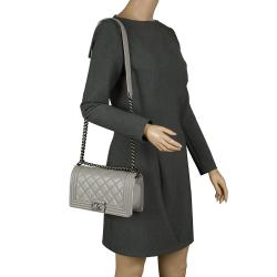 مملوكة مسبقًا حقيبة شانيل قلاب بوي متوسطة جلد مبطنة رمادية