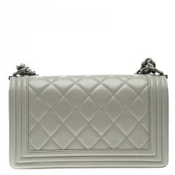 مملوكة مسبقًا حقيبة شانيل قلاب بوي متوسطة جلد مبطنة رمادية