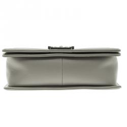 مملوكة مسبقًا حقيبة شانيل قلاب بوي متوسطة جلد مبطنة رمادية