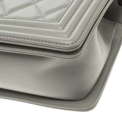 مملوكة مسبقًا حقيبة شانيل قلاب بوي متوسطة جلد مبطنة رمادية