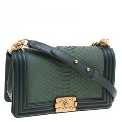 مملوكة مسبقًا حقيبة شانيل بوي متوسطة جلد ثعبان خضراء