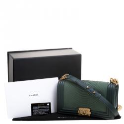مملوكة مسبقًا حقيبة شانيل بوي متوسطة جلد ثعبان خضراء