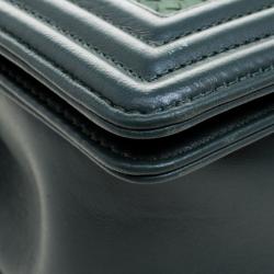 مملوكة مسبقًا حقيبة شانيل بوي متوسطة جلد ثعبان خضراء