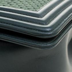 مملوكة مسبقًا حقيبة شانيل بوي متوسطة جلد ثعبان خضراء