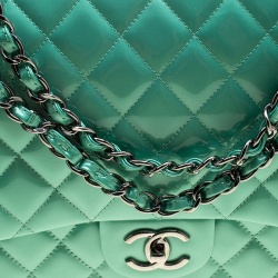 Pre Owned حقيبة شانيل قلاب مزدوج كلاسيك ماكسي جلد لامعة مبطنة خضراء