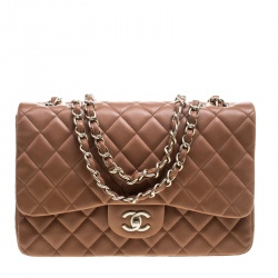 مملوكة مسبقًا حقيبة شانيل جامبو كلاسيك جلد بيج مبطن بقلاب مزدوج 