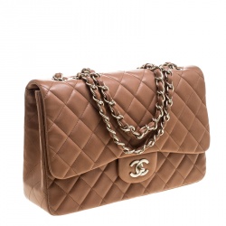 مملوكة مسبقًا حقيبة شانيل جامبو كلاسيك جلد بيج مبطن بقلاب مزدوج 