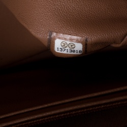 مملوكة مسبقًا حقيبة شانيل جامبو كلاسيك جلد بيج مبطن بقلاب مزدوج 