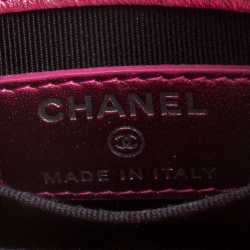 مملوكة مسبقًا حقيبة كروس شانيل حافظة جوال CC جلد لامعة ذهبية