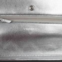 مملوكة مسبقًا Chanel Silver Quilted Classic Quilted WOC Bag