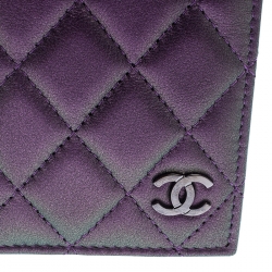 مملوكة مسبقًا  Chanel Metallic Quilted Leather Classic Bifold Wallet