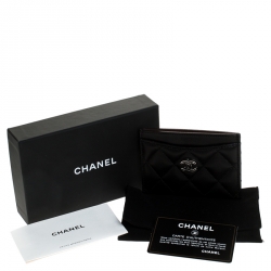 مملوكة مسبقًا Chanel Black Quilted Leather Classic Card Holder