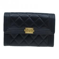 مملوكة مسبقًا Chanel Black Quilted Lambskin Wallet