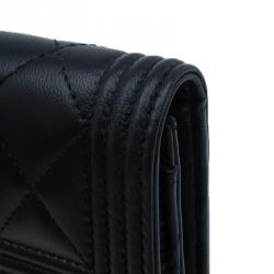 مملوكة مسبقًا Chanel Black Quilted Lambskin Wallet