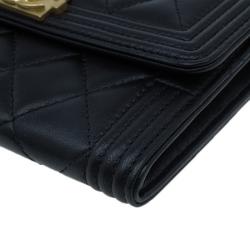 مملوكة مسبقًا Chanel Black Quilted Lambskin Wallet