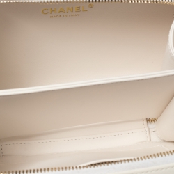 Pre Owned Chanel White Quilted Leather CC Filigree Chain Around Vanity Case Bag