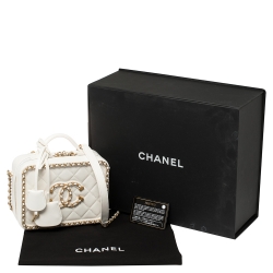 Pre Owned Chanel White Quilted Leather CC Filigree Chain Around Vanity Case Bag