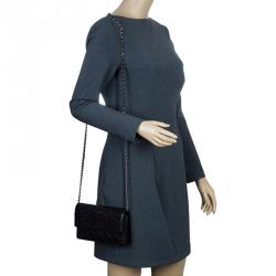 Pre Owned محفظة شانيل جلد أسود مبطن بالشعار وسلسلة