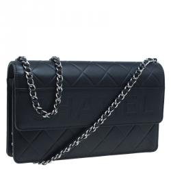 Pre Owned محفظة شانيل جلد أسود مبطن بالشعار وسلسلة