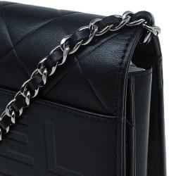 Pre Owned محفظة شانيل جلد أسود مبطن بالشعار وسلسلة