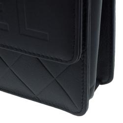 Pre Owned محفظة شانيل جلد أسود مبطن بالشعار وسلسلة