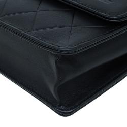 Pre Owned محفظة شانيل جلد أسود مبطن بالشعار وسلسلة