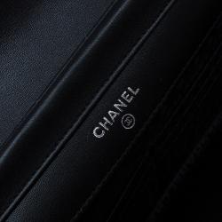 Pre Owned محفظة شانيل جلد أسود مبطن بالشعار وسلسلة