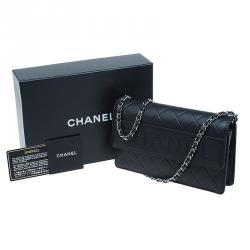 Pre Owned محفظة شانيل جلد أسود مبطن بالشعار وسلسلة