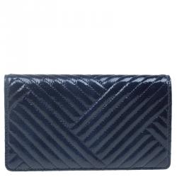 مملوكة مسبقًا Chanel Navy Blue Patent Bi-Fold Continental Wallet