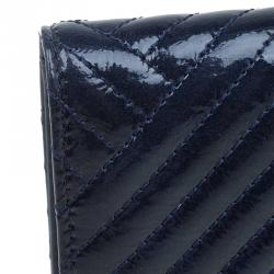 مملوكة مسبقًا Chanel Navy Blue Patent Bi-Fold Continental Wallet