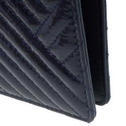 مملوكة مسبقًا Chanel Navy Blue Patent Bi-Fold Continental Wallet