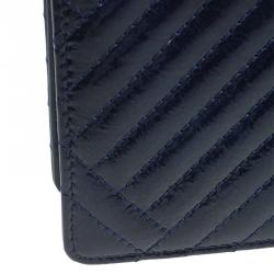 مملوكة مسبقًا Chanel Navy Blue Patent Bi-Fold Continental Wallet
