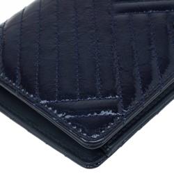 مملوكة مسبقًا Chanel Navy Blue Patent Bi-Fold Continental Wallet