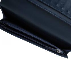 مملوكة مسبقًا Chanel Navy Blue Patent Bi-Fold Continental Wallet