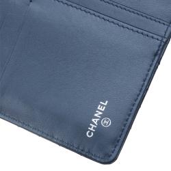 مملوكة مسبقًا Chanel Navy Blue Patent Bi-Fold Continental Wallet