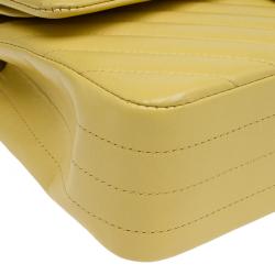 Pre Owned حقيبة شانيل قلاب مزدوج كلاسيك متوسطة جلد شيفرون صفراء