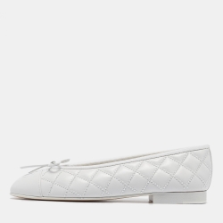 Pre Owned Chanel White Leather Pearl Embellished CC Bow Ballet Flats Size 37