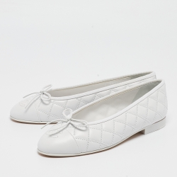 Pre Owned Chanel White Leather Pearl Embellished CC Bow Ballet Flats Size 37