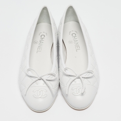 Pre Owned Chanel White Leather Pearl Embellished CC Bow Ballet Flats Size 37