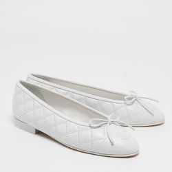 Pre Owned Chanel White Leather Pearl Embellished CC Bow Ballet Flats Size 37
