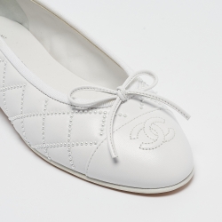 Pre Owned Chanel White Leather Pearl Embellished CC Bow Ballet Flats Size 37