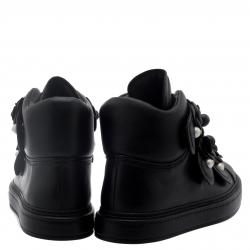 Pre Owned حذاء رياضي شانيل جلد أسود برقبة مرتفعة زخارف ورود الكاميليا مقاس 37.5