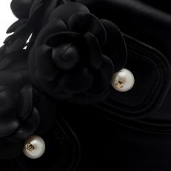 Pre Owned حذاء رياضي شانيل جلد أسود برقبة مرتفعة زخارف ورود الكاميليا مقاس 37.5