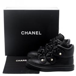 Pre Owned حذاء رياضي شانيل جلد أسود برقبة مرتفعة زخارف ورود الكاميليا مقاس 37.5