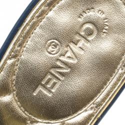 مملوكة مسبقًا Chanel Blue Leather Enamel Embellished Toe Ring Flat Sandals Size 38.5