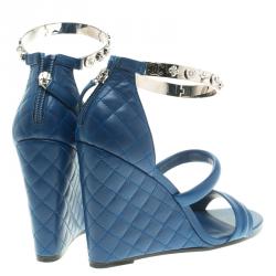 مملوكة مسبقًا Chanel Blue Quilted Leather Charm Embellished Ankle Cuff Wedge Sandals Size 39