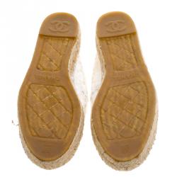 مملوكة مسبقًا حذاء إسبادريلز شانيل CC جلد لامع وقطن مطرز حلقات أبيض مقاس 37