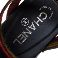 مملوكة مسبقًا حذاء شانيل مرصع ملتف كاحل لؤلؤ صناعي جلد لامع أسود مقاس 39