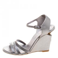 مملوكة مسبقًا Chanel Metallic Silver Leather Ankle Strap Faux Pearl Embellished Wedge Sandals Size 36